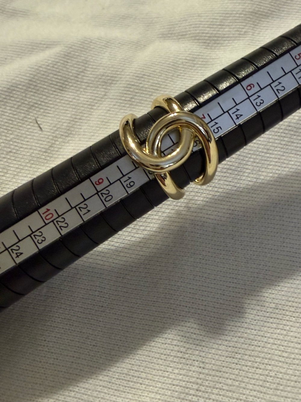 Interlocking Gold Knot Ring - Polished Statement Band